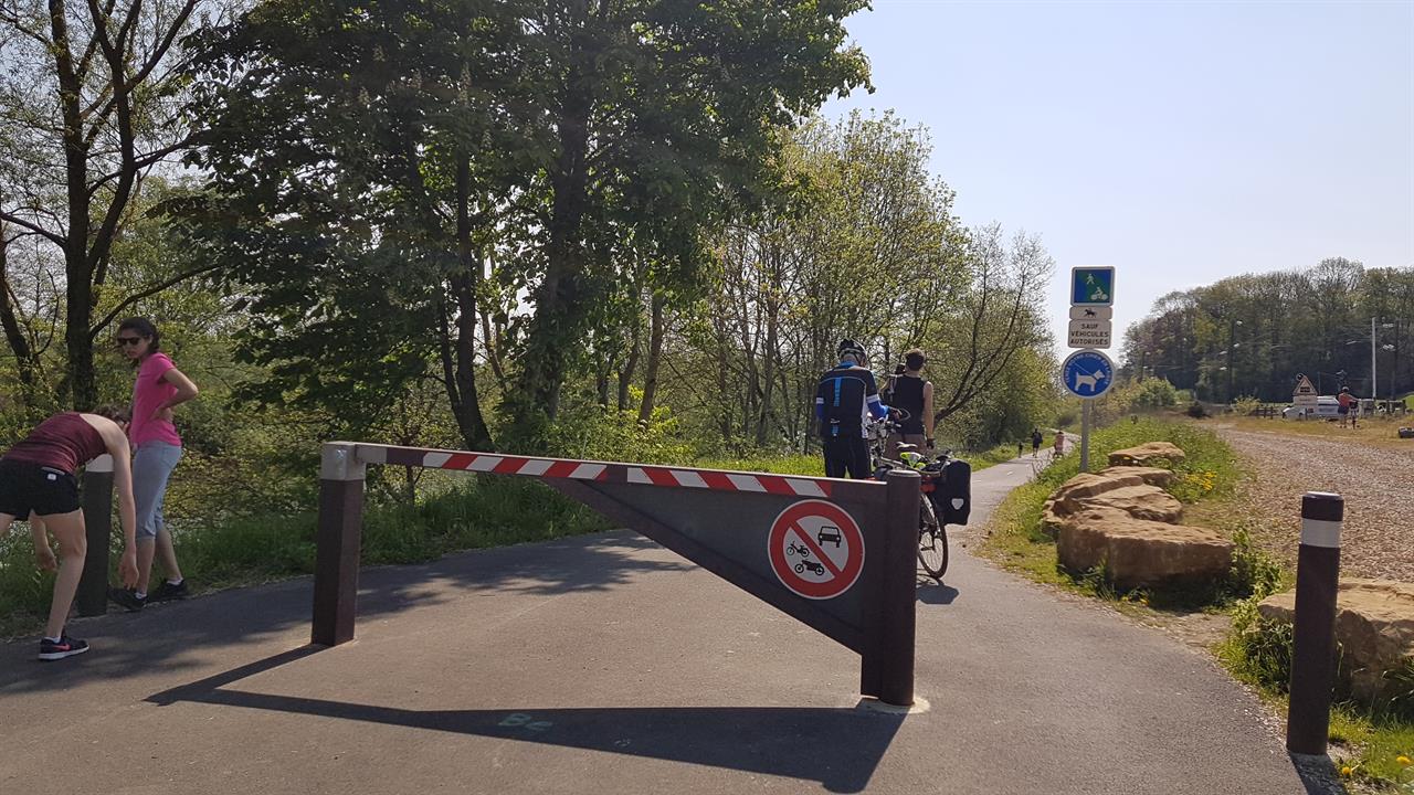fietspad langs de Maas voorbij Sedan