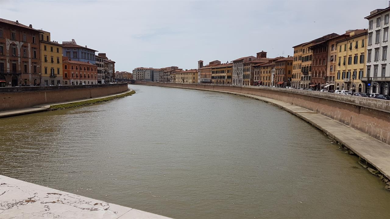 gebouwen aan de Arno
